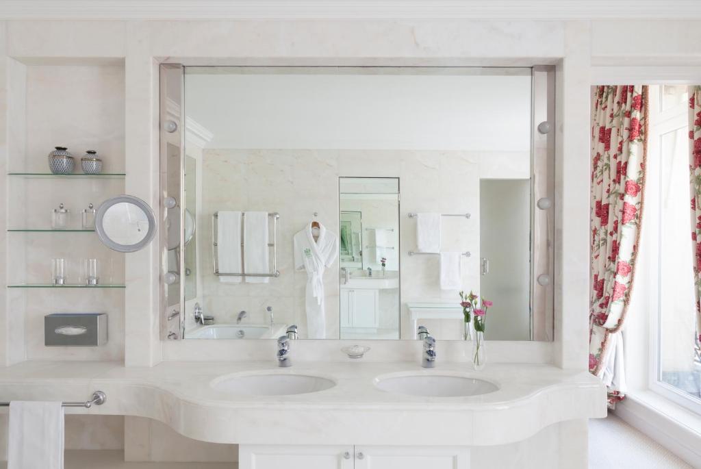 salle de bain palace le bristol Paris