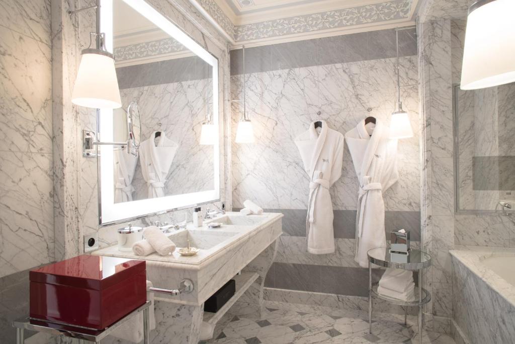salle de bain palace paris La Réserve